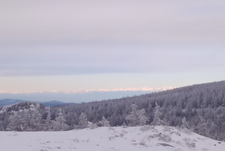 La Haute-Loire sous la neige: inspiration de porcelaine. 