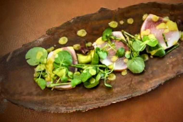 Vaisselle sur-mesure pour le restaurant La Passerelle